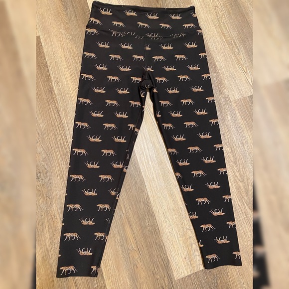 Victoria's Secret Pants - VICTORIA SPORT | Leopard Leggings size large